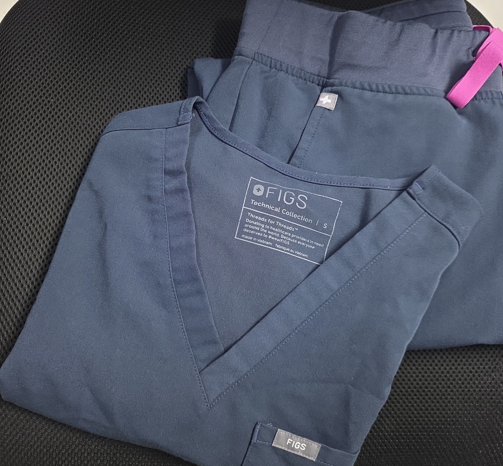 FIGS Navy Blue Scrub Set